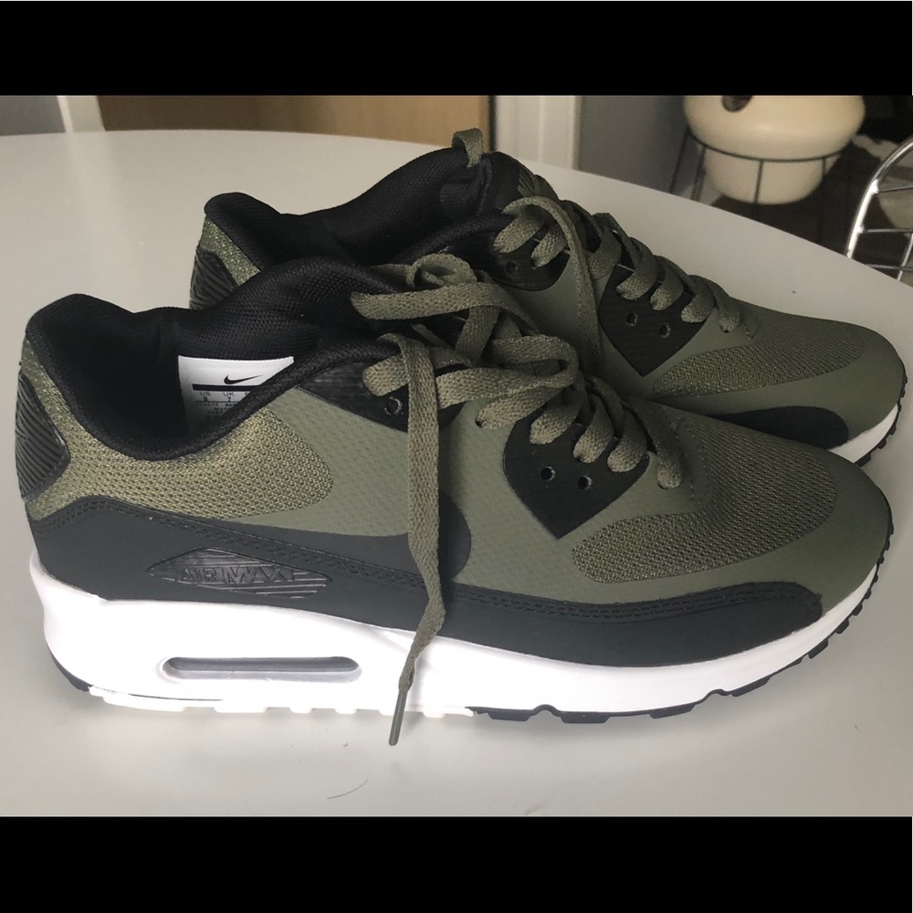 Nike Air Max 90 -NEW w/out box